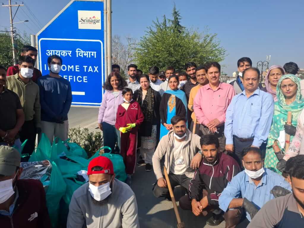 Income Tax Department Organises Shramdaan in Srinagar