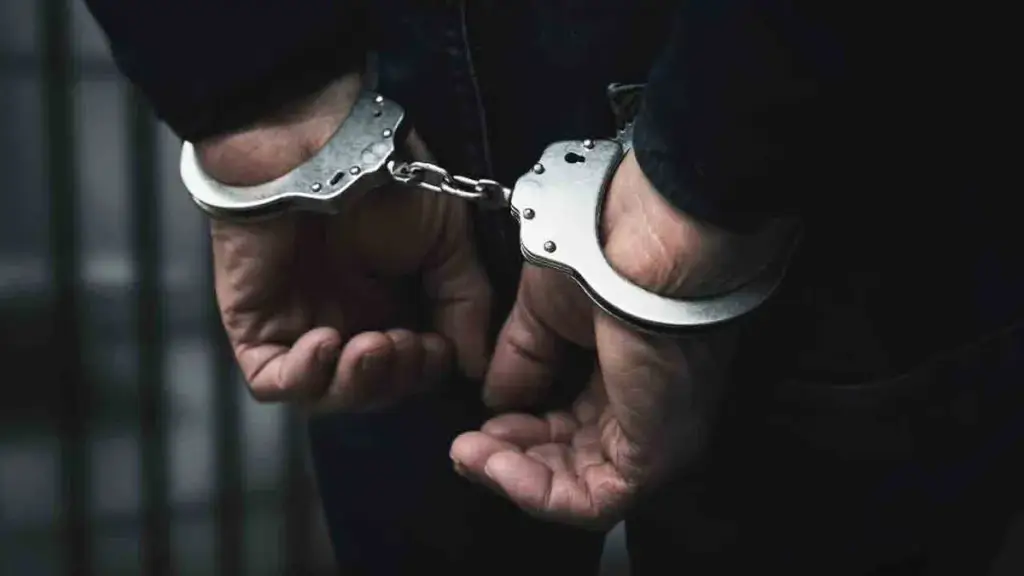 Man posing as govt official, cheating people through social media held in Shopian