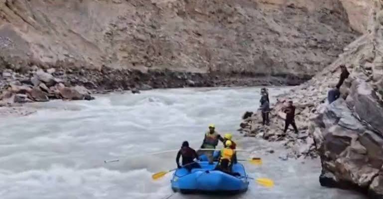 Alto Car Falls Into River on Zanskar Road, Three Reported Missing